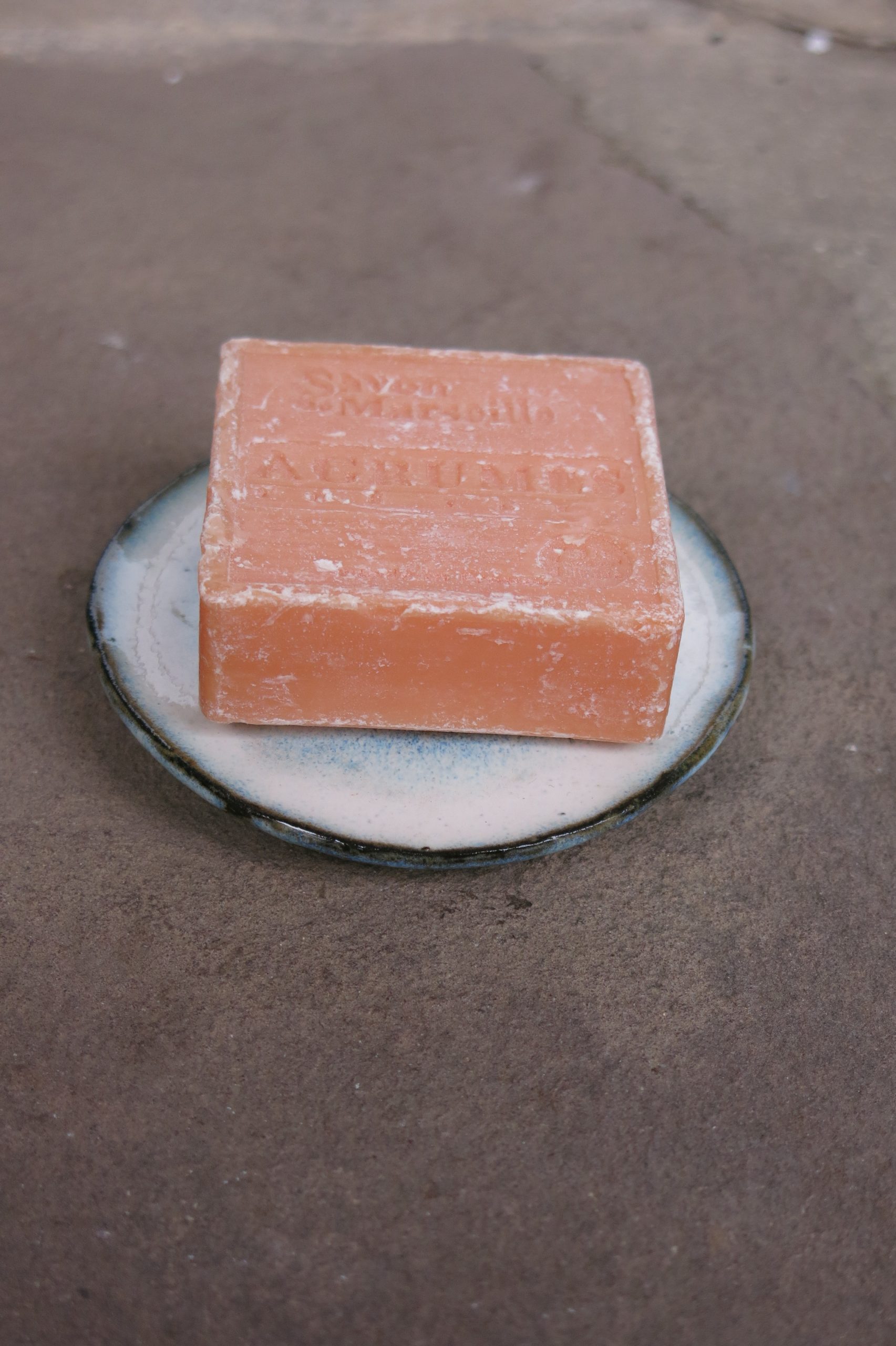 Porte-savon-blanc-savon