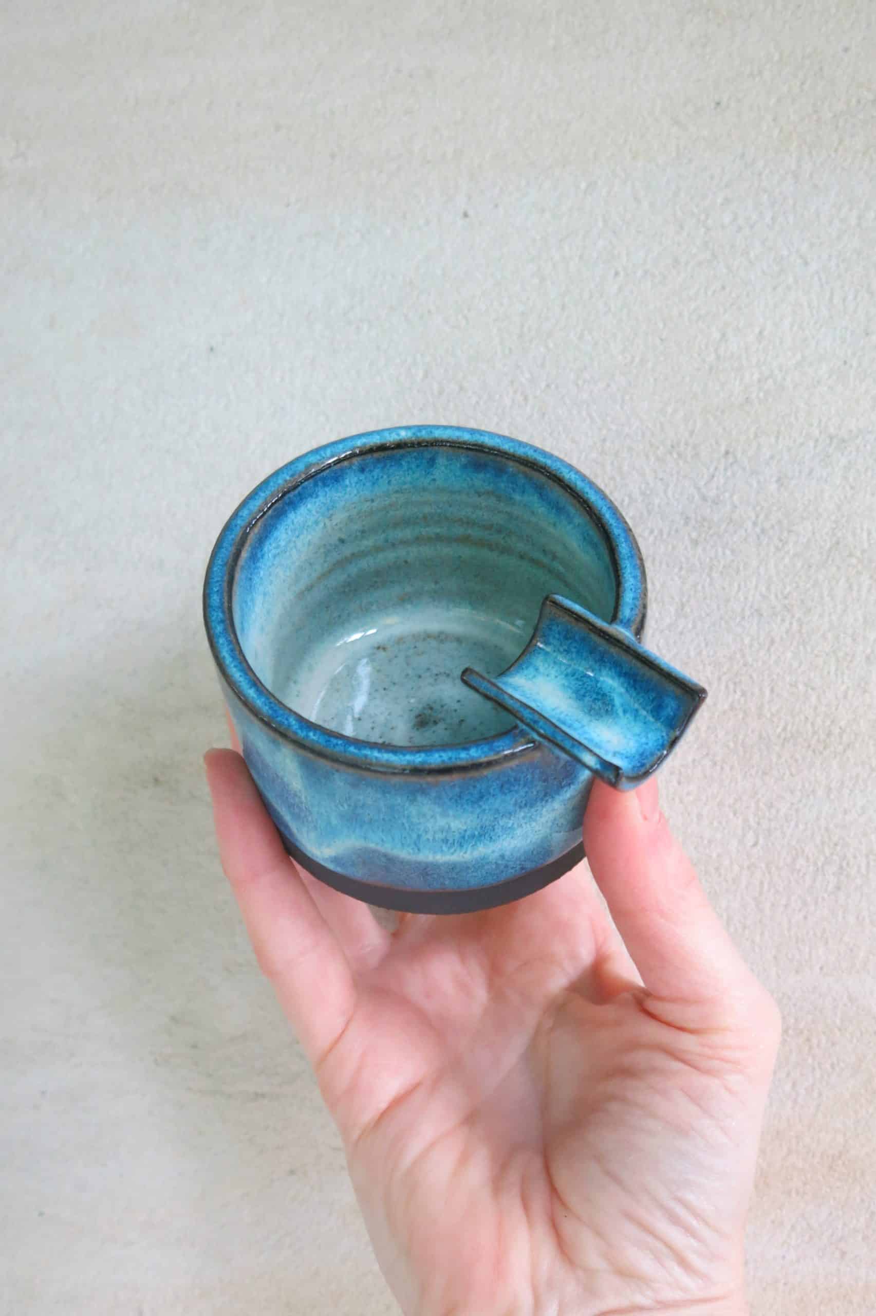 Cendrier-Bleu-Main